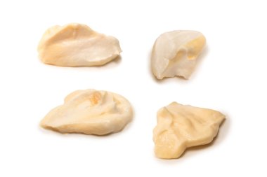 Beyaz arkaplanda izole edilmiş beyaz sos.. 