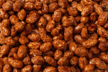 Arka planda lezzetli kavrulmuş fıstık var.. 