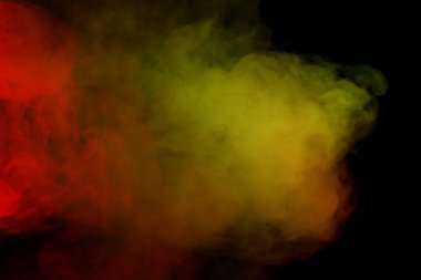 Siyah arka planda kırmızı buhar. Boşluğu kopyala.