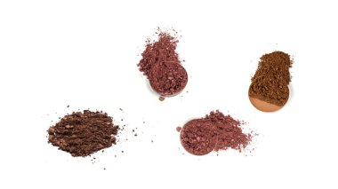 Makyaj malzemeleri. Kahverengi göz farı ezilmiş palet, beyaz arka planda izole edilmiş renkli göz farı tozu..