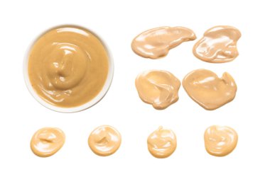 Mantar sosu beyaz arka planda izole edilmiş. Üst görünüm. 