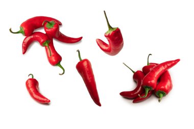 Kırmızı kırmızı kırmızı biber beyaz arkaplanda izole edilmiş.. 