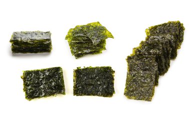 Norveç yosunları beyazlar üzerinde yalıtılmış. 