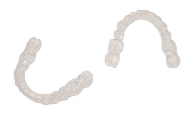 Beyaz arka planda saydam ağız koruyucusu izole edilmiş.. 