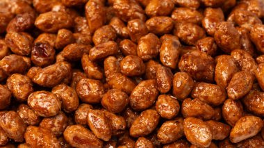 Arka planda lezzetli kavrulmuş fıstık var.. 