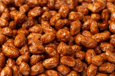 Arka planda lezzetli kavrulmuş fıstık var.. 