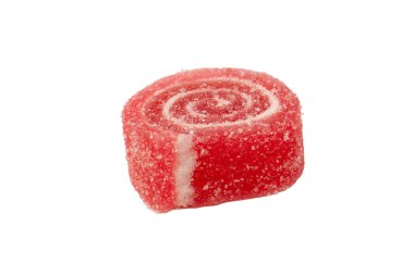 Beyaz arka planda izole edilmiş jöleli şeker rulosu. Marmelat şekeri.