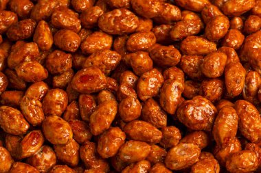 Arka planda lezzetli kavrulmuş fıstık var.. 