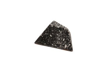 Değerli taşlar şeklinde çikolata şekerlemeleri, beyaz bir arka planda izole edilmiş mermer desenli.. 