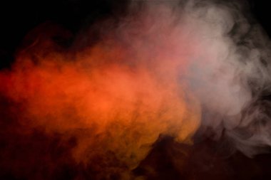 Siyah arka planda beyaz buhar. Boşluğu kopyala.