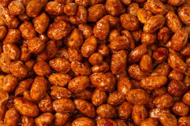 Arka planda lezzetli kavrulmuş fıstık var.. 