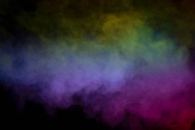 Siyah arka planda kırmızı ve yeşil buhar. Boşluğu kopyala.