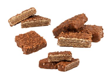 Beyaz arka planda çikolatalı hindistan cevizli gofret. Lezzetli çikolata.. 