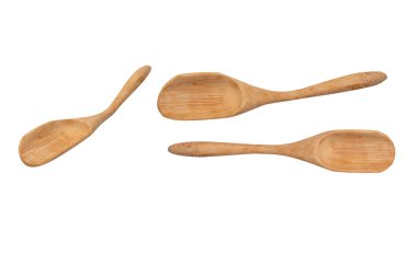Baharatlar için ahşap spatula, beyaz arka planda izole edilmiş çay.. 