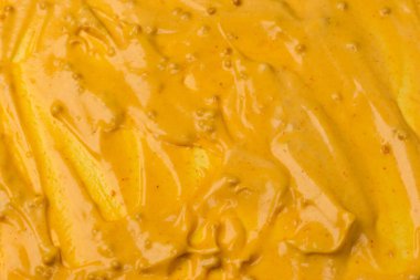 Sarı sos arka plan olarak sıçrıyor. Üst görünüm. 