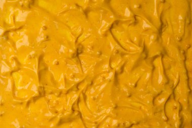 Sarı sos arka plan olarak sıçrıyor. Üst görünüm. 