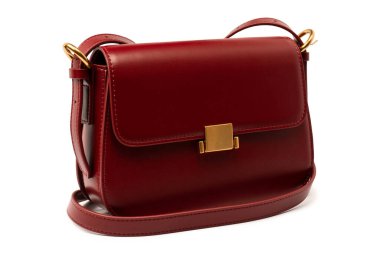 Burgundy omuz deri çanta beyaz arka planda izole. 