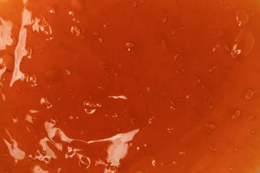 Kırmızı balçık oyuncağı izole edilmiş arka plan. Üst görünüm. 