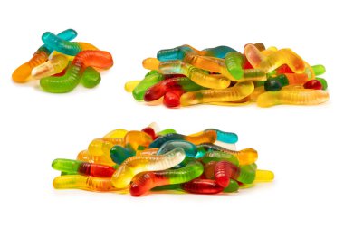 Beyaza izole edilmiş sulu renkli jöle tatlılar. Şekerleme. Jöle yılanları.. 