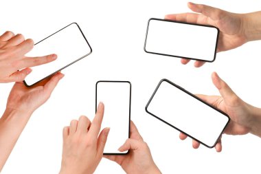 Beyaz arka planda elle izole edilmiş akıllı telefon. Beyaz perde. Boşluğu kopyala.