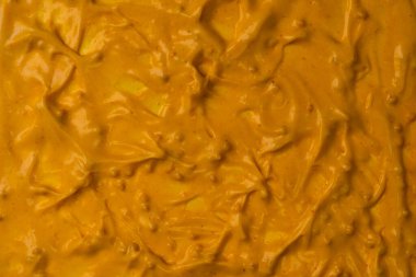 Sarı sos arka plan olarak sıçrıyor. Üst görünüm. 