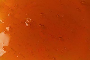 Kırmızı balçık oyuncağı izole edilmiş arka plan. Üst görünüm. 