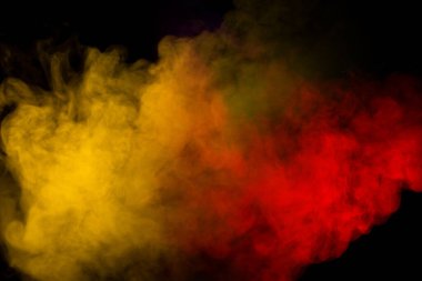 Siyah arka planda mor ve mavi buhar. Boşluğu kopyala.