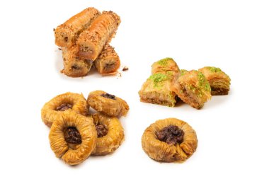 Beyaz arka planda izole edilmiş lezzetli baklava.