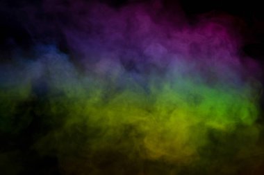 Siyah arka planda mavi ve mor buhar. Boşluğu kopyala.