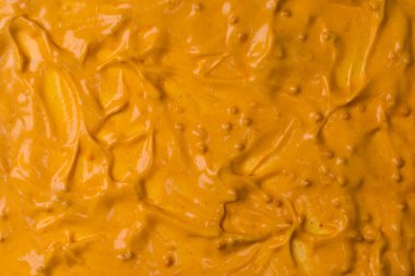 Sarı sos arka plan olarak sıçrıyor. Üst görünüm. 