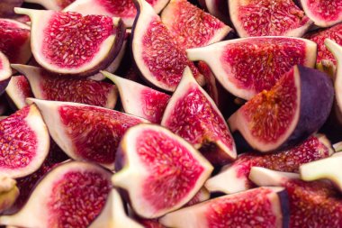 Lezzetli incir arka planı. Üst Manzara. Dilimler.  