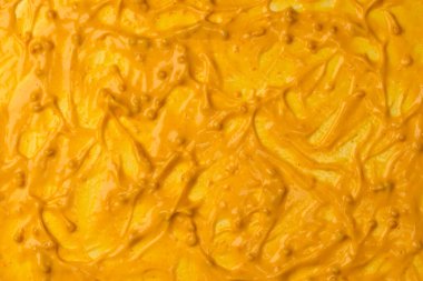 Sarı sos arka plan olarak sıçrıyor. Üst görünüm. 