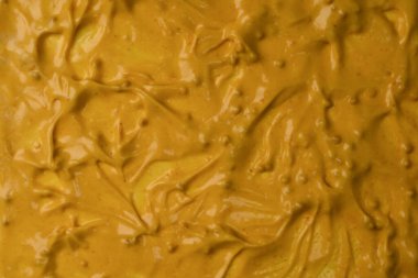 Sarı sos arka plan olarak sıçrıyor. Üst görünüm. 