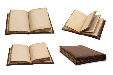 Beyaz bir arkaplanda izole edilmiş boş eski bir defter. Boşluğu kopyala.  