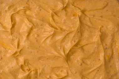 Sarı sos arka plan olarak sıçrıyor. Üst görünüm. 