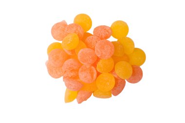 Beyaz arka planda izole edilmiş parlak narenciye lolipopları. 