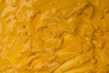 Sarı sos arka plan olarak sıçrıyor. Üst görünüm. 