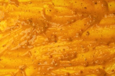 Sarı sos arka plan olarak sıçrıyor. Üst görünüm. 