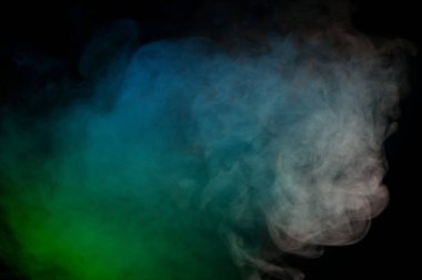 Siyah arka planda beyaz buhar. Boşluğu kopyala.