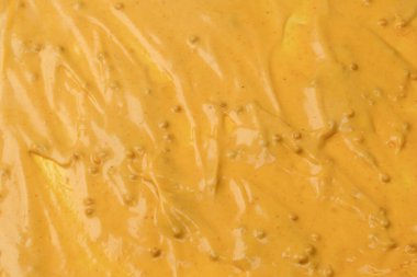 Sarı sos arka plan olarak sıçrıyor. Üst görünüm. 