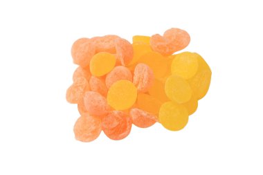 Beyaz arka planda izole edilmiş parlak narenciye lolipopları. 
