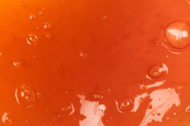 Kırmızı balçık oyuncağı izole edilmiş arka plan. Üst görünüm. 