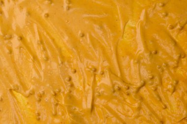 Sarı sos arka plan olarak sıçrıyor. Üst görünüm. 