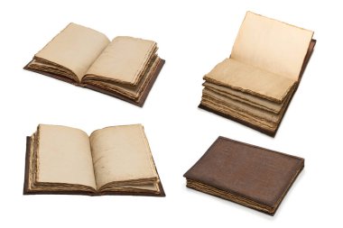 Beyaz bir arkaplanda izole edilmiş boş eski bir defter. Boşluğu kopyala.  