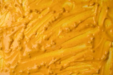 Sarı sos arka plan olarak sıçrıyor. Üst görünüm. 