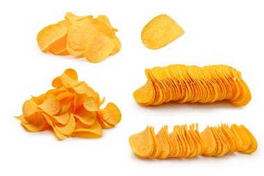 Patates cipsi beyaz arkaplanda izole. 