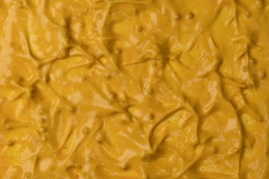 Sarı sos arka plan olarak sıçrıyor. Üst görünüm. 