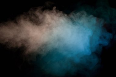 Siyah arka planda mavi ve sarı buhar. Boşluğu kopyala.