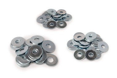 Metal temizleyici beyaz arkaplanda izole edilmiş.. 