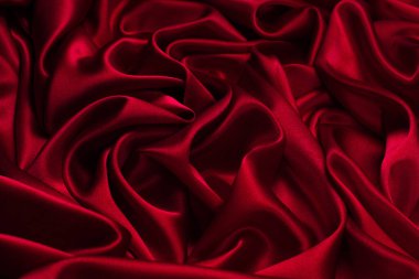 Zengin ve lüks kırmızı ipek kumaş dokusu. Üst görünüm.